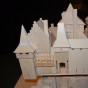 Nahaufnahme des Modells von Haus Pesch. Gebäudeteile mit Türmen, Fenstern und Zugbrücke sind zu erkennen.